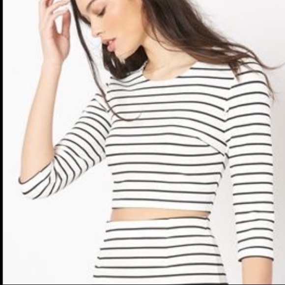 NWT Black and White Striped Dynamite Crop Top - Picture 4 of 7